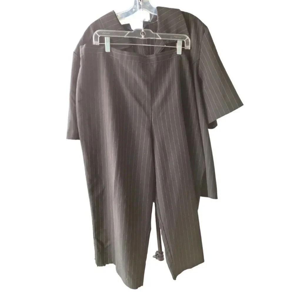 Penningtons Two Piece Pinstripe Pants and Short Sleeve Top Suit size 26